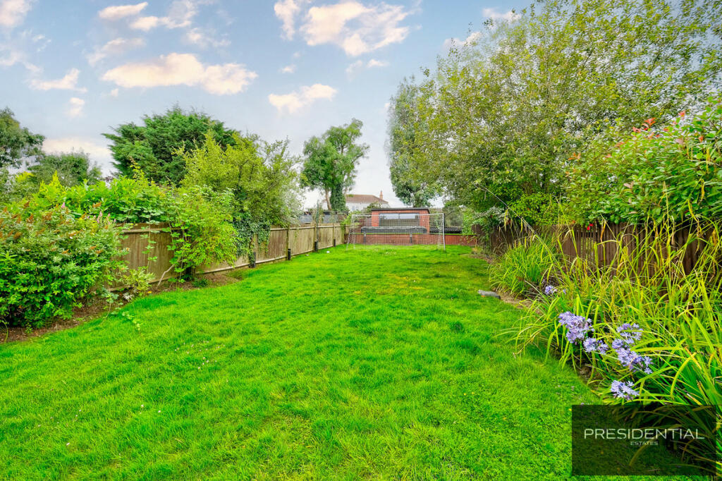 Additional image 35 of Dukes Avenue, Theydon Bois, CM16