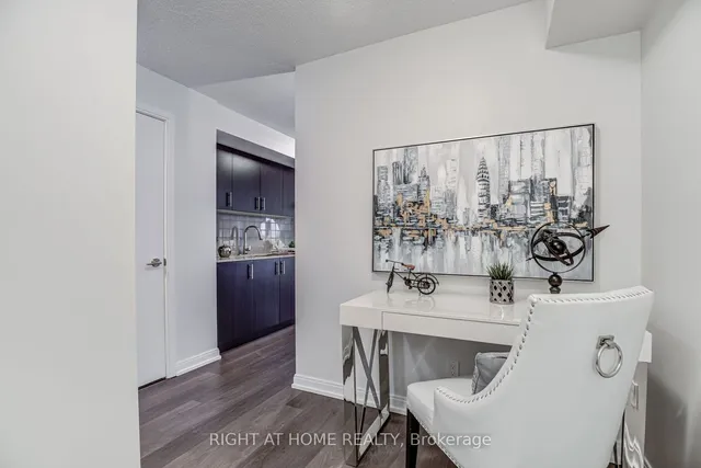 Additional image 8 of 255 Village Green Sq Unit 2601
