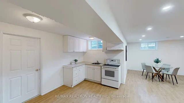 Additional image 27 of 520 Falconridge Cres