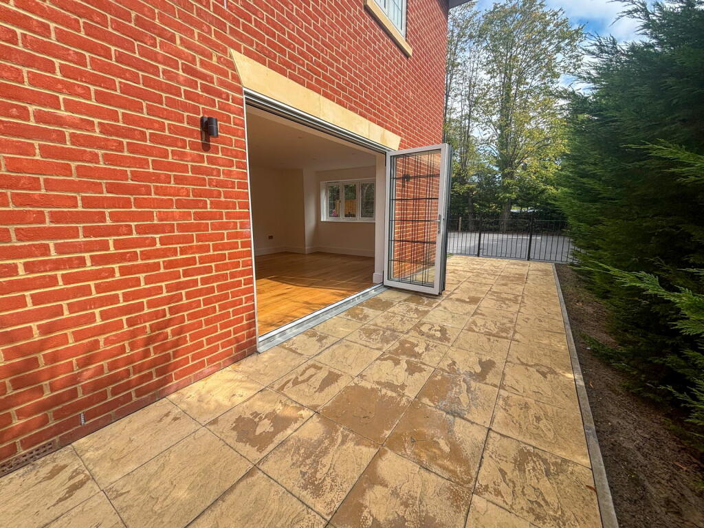 Additional image 12 of The Sheas, 41 Shenfield Road