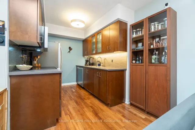 Additional image 9 of 34 Western Battery Rd Unit 421