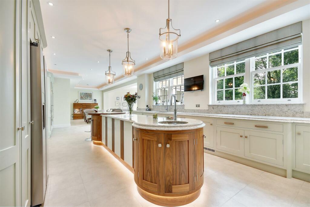 Additional image 6 of Thorndon Approach, Herongate, Brentwood