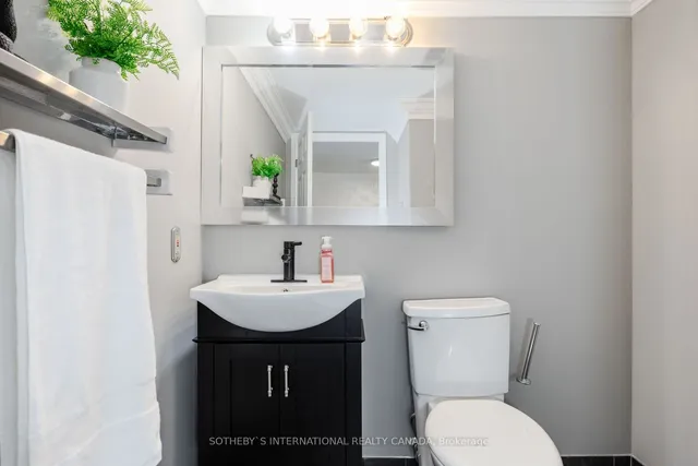 Additional image 9 of 10 Yonge St Unit 1805