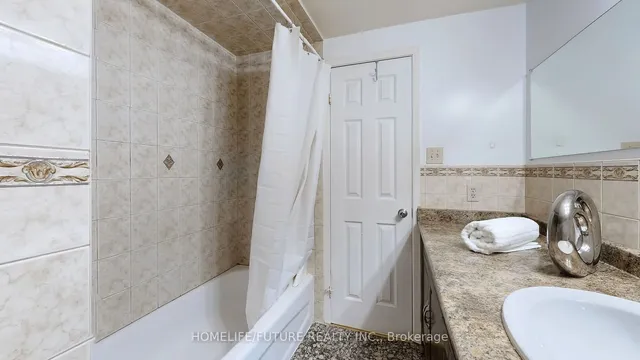 Additional image 30 of 16 Chad Cres