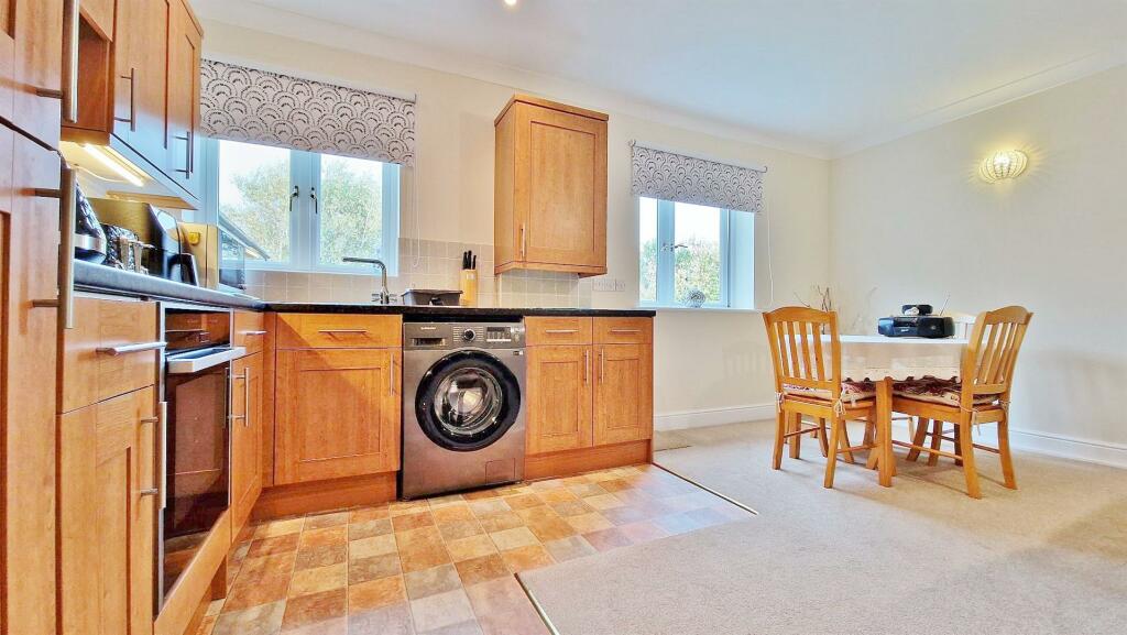 Additional image 2 of Earlswood Lodge, Walton-on-the-Naze