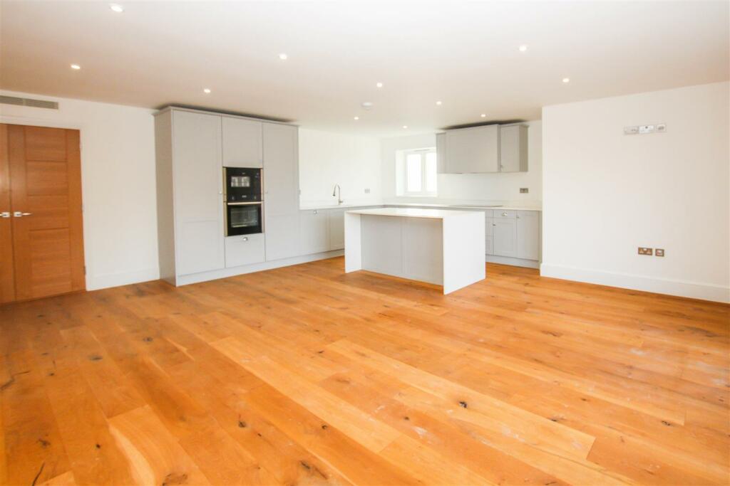 Additional image 3 of Shenfield Road, Shenfield, Brentwood