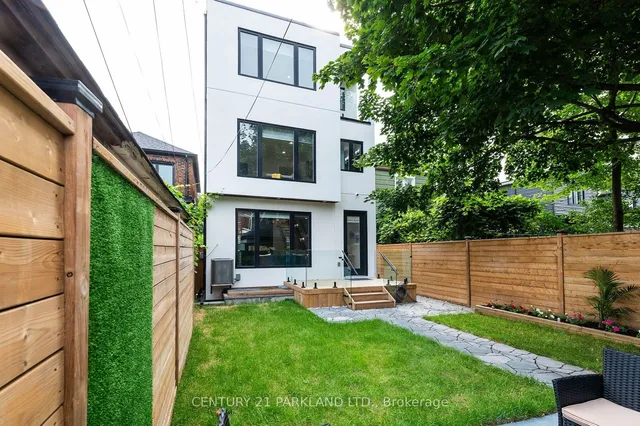 Additional image 40 of 978 Carlaw Ave