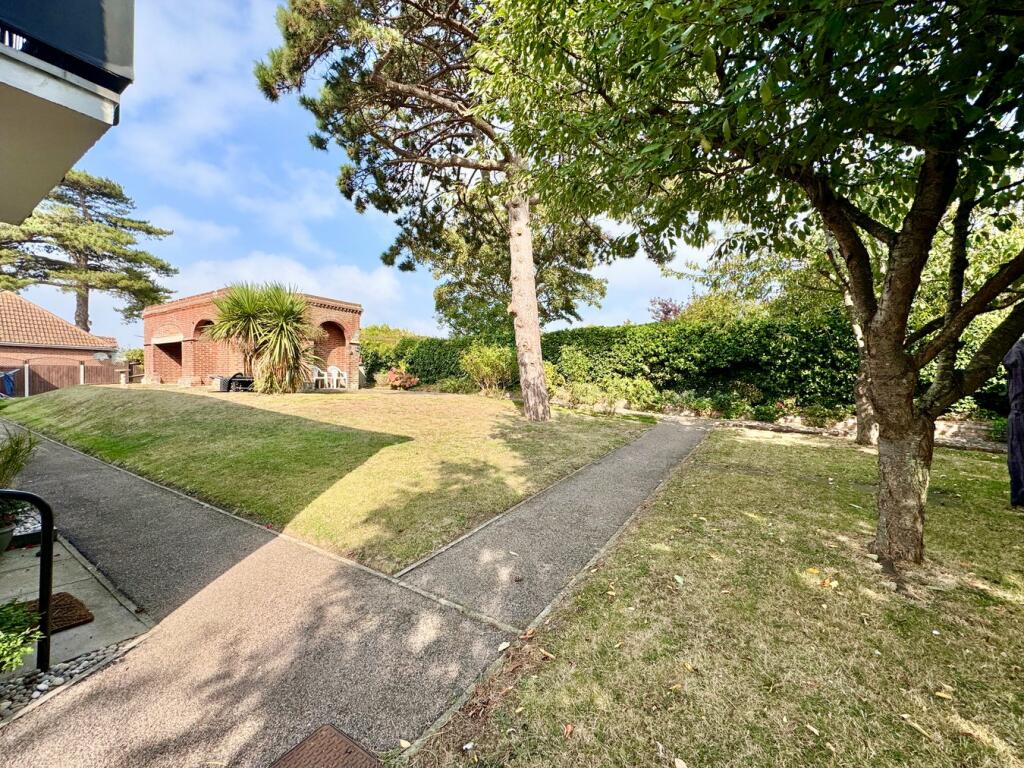 Additional image 11 of Louise Close, Walton on the Naze, CO14