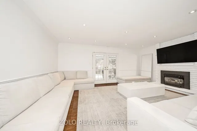 Additional image 11 of 8 Enchanted Crt