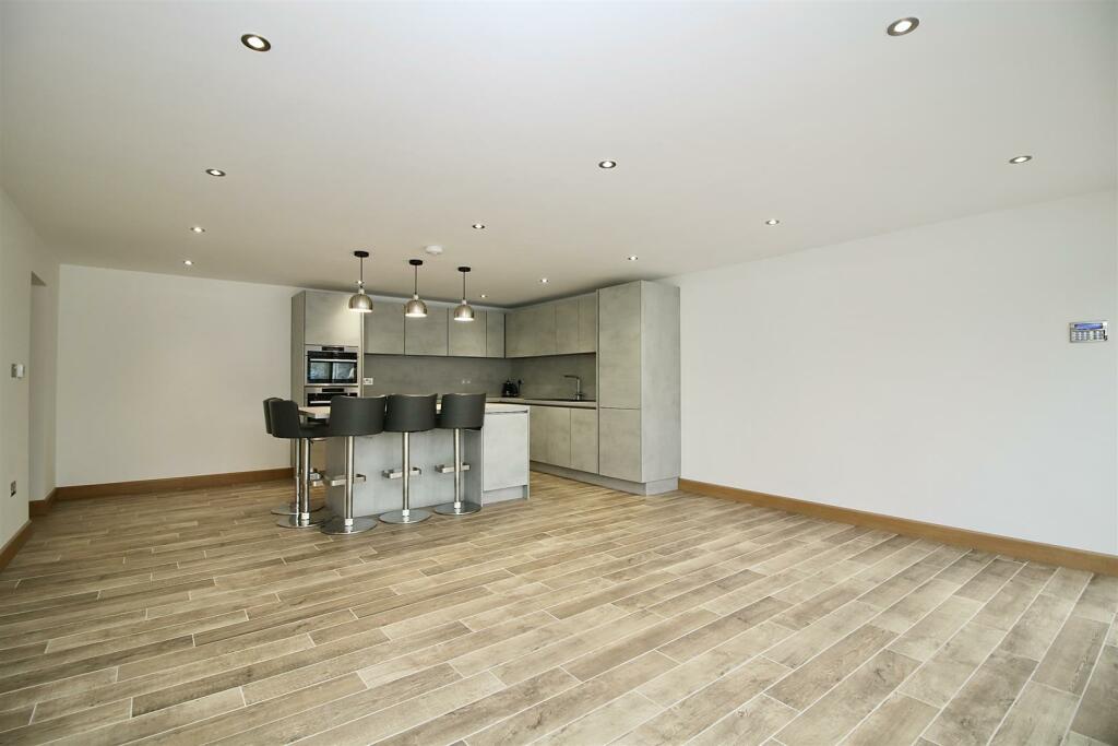 Additional image 28 of Noak Hill Road, Billericay