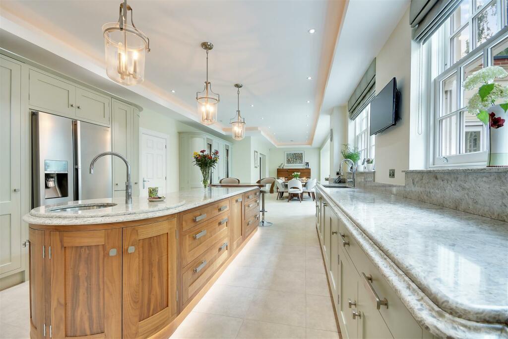 Additional image 7 of Thorndon Approach, Herongate, Brentwood