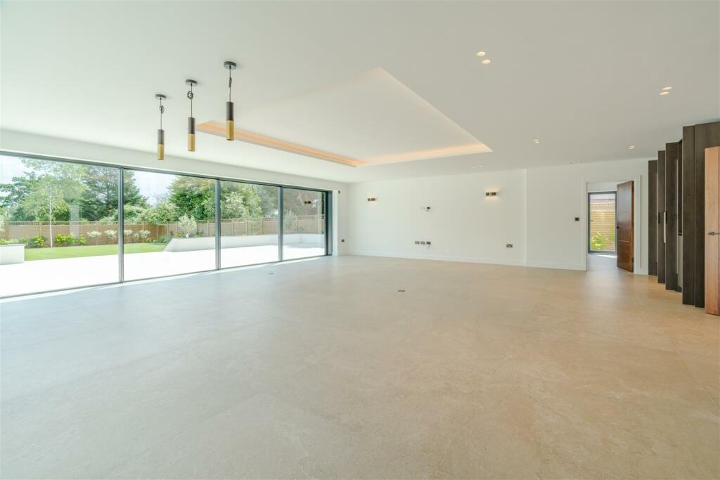 Additional image 17 of Broomhills Chase, Little Burstead, Billericay