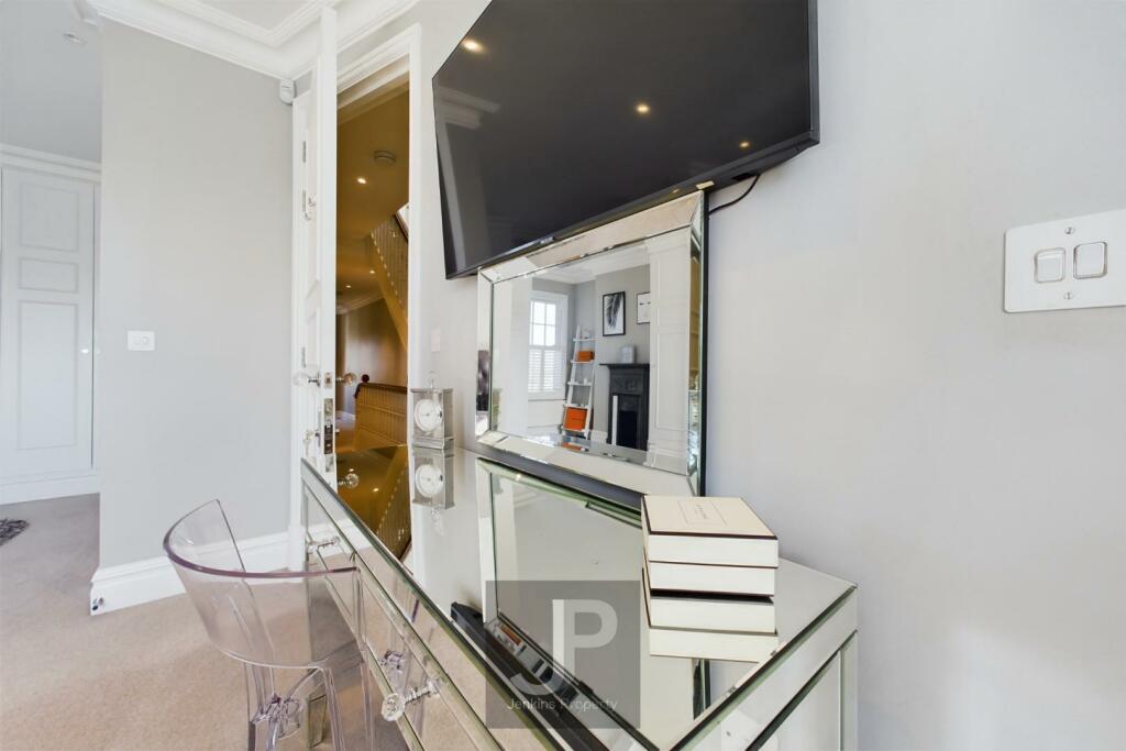 Additional image 15 of Robin Hood Road, Brentwood