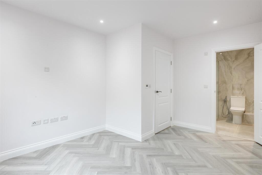 Additional image 12 of Sanderstead Road, South Croydon