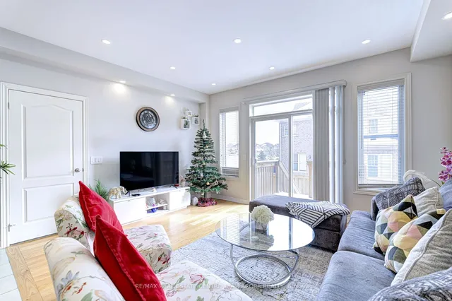 Additional image 10 of 41 Hogan Manor Dr