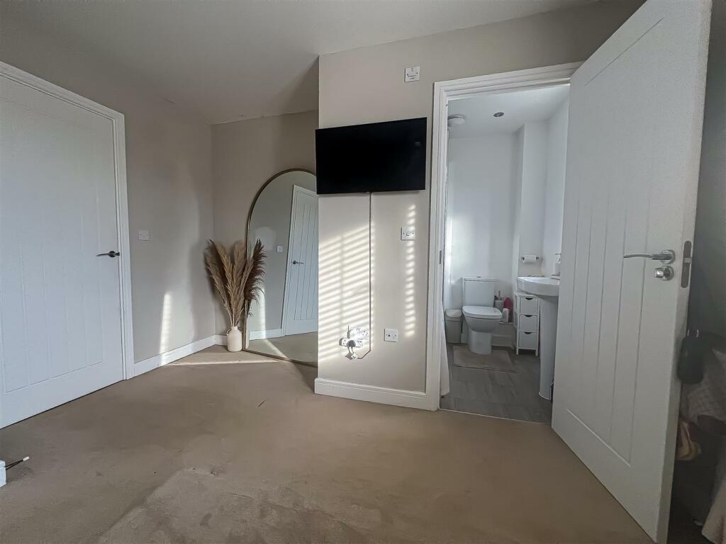 Additional image 12 of Skippers Way, Walton On The Naze