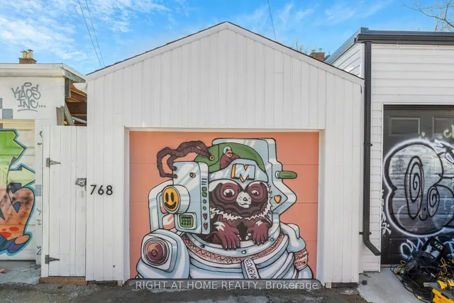 Additional image 39 of 768 Richmond St