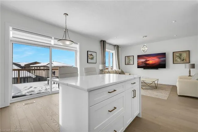 Additional image 18 of 528 Nathalie Cres