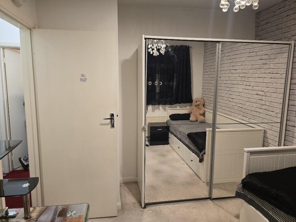 Additional image 4 of Gravel Hill, Croydon, London, CR0