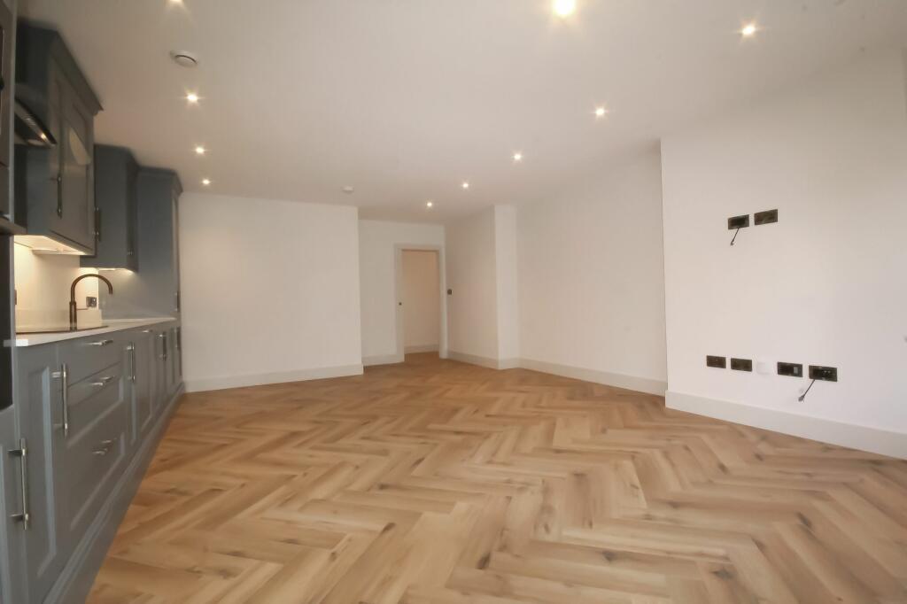 Additional image 8 of 44 The Green, Surrey, CR6