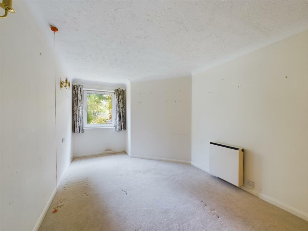 Additional image 8 of Brighton Road, Coulsdon