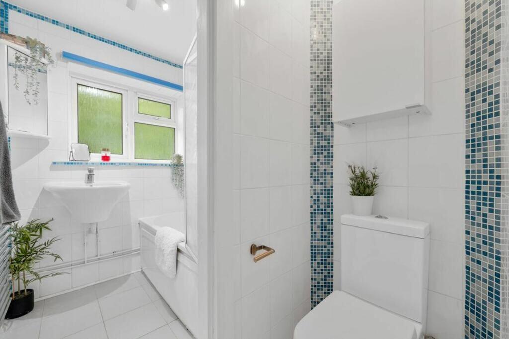 Additional image 10 of 6 Lime Grove, Warlingham, Surrey, CR6 9DB