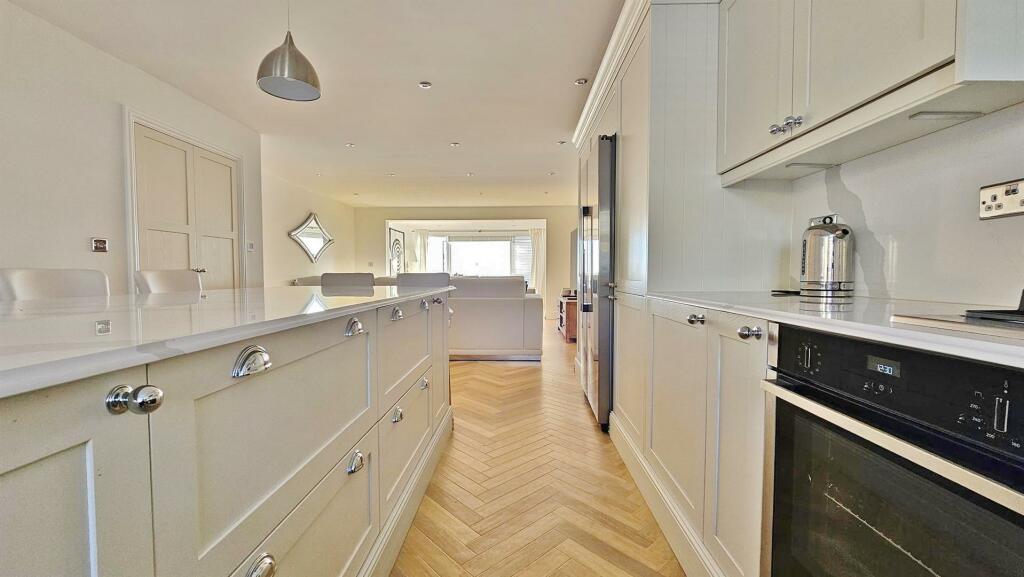 Additional image 11 of Green Lane, Walton On The Naze