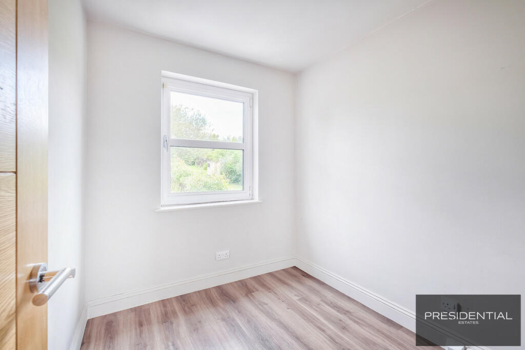 Additional image 30 of Dukes Avenue, Theydon Bois, CM16