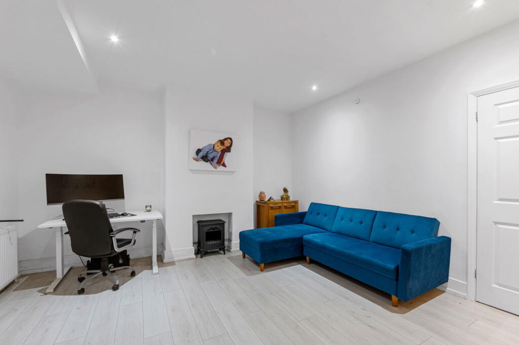 Additional image 11 of Salmons Lane West, Caterham, CR3 5LT