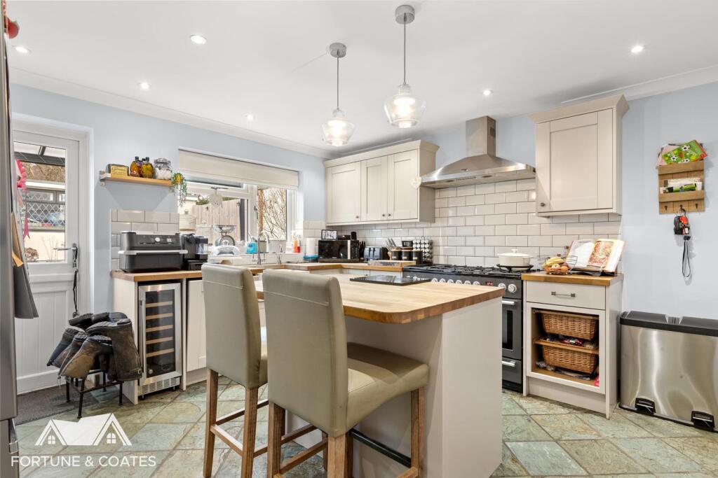 Additional image 6 of Parkfields, Roydon, Harlow