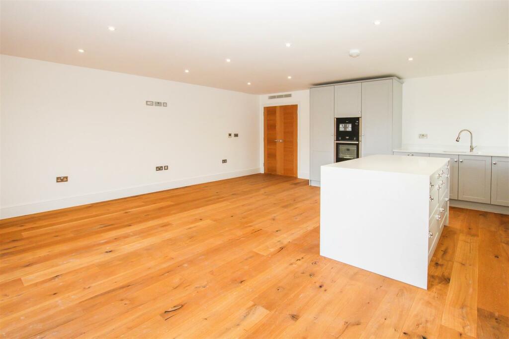 Additional image 6 of Shenfield Road, Shenfield, Brentwood