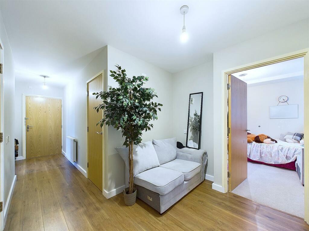 Additional image 5 of Station Approach Road, Coulsdon