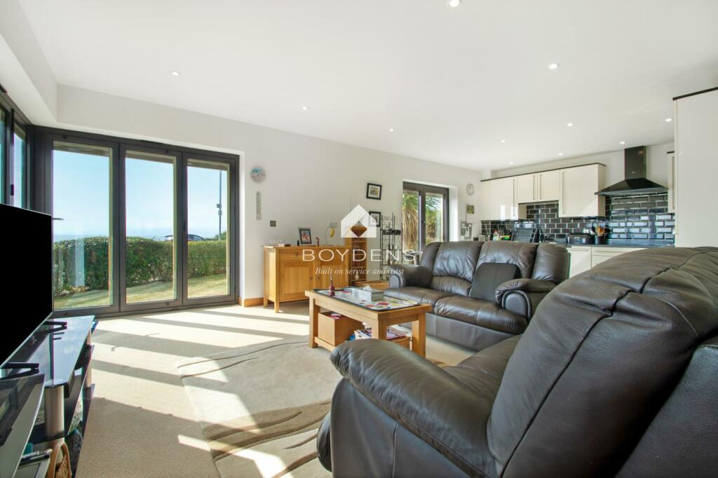 Additional image 17 of Cliff Way. Frinton on Sea