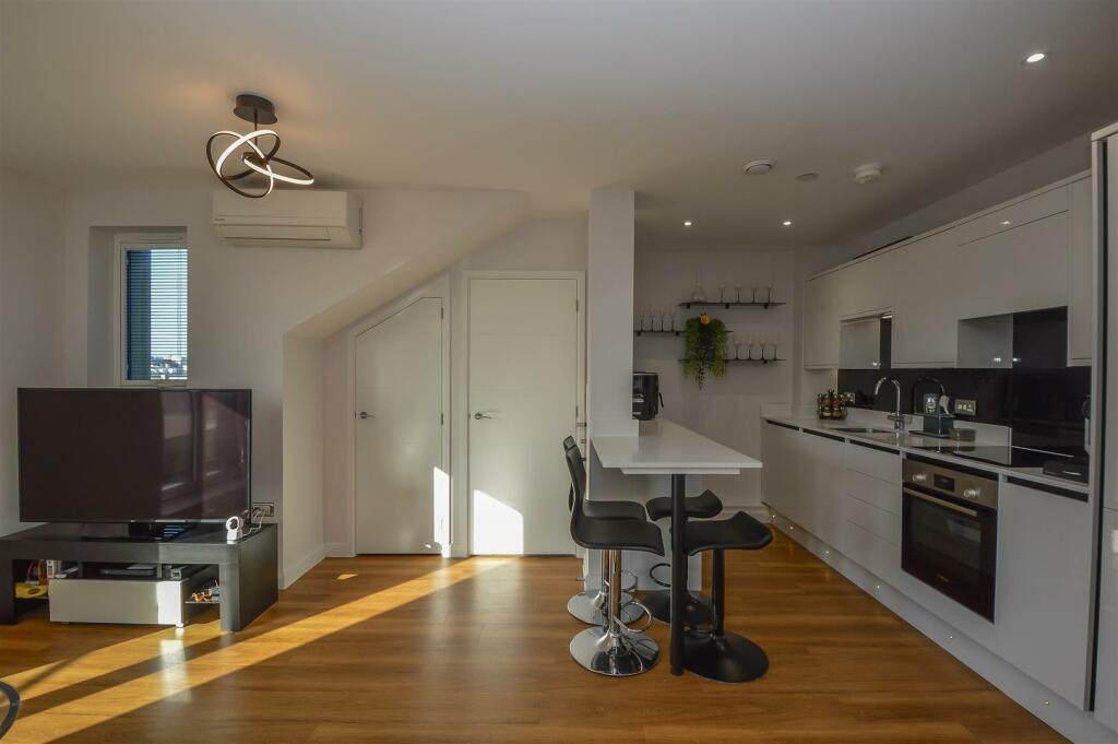 Additional image 6 of 8 Ingrave Road, Brentwood