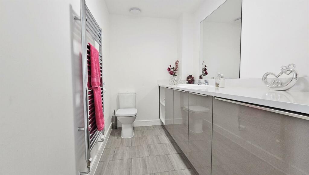 Additional image 11 of Skippers Way, Walton On The Naze