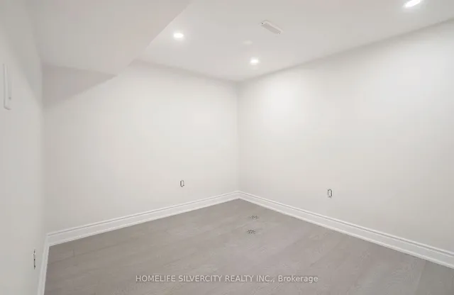 Additional image 27 of 168 Folkstone Cres