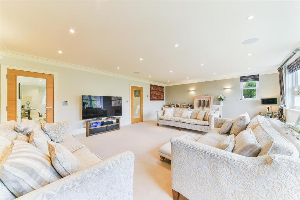 Additional image 4 of High Oaks Close, Coulsdon