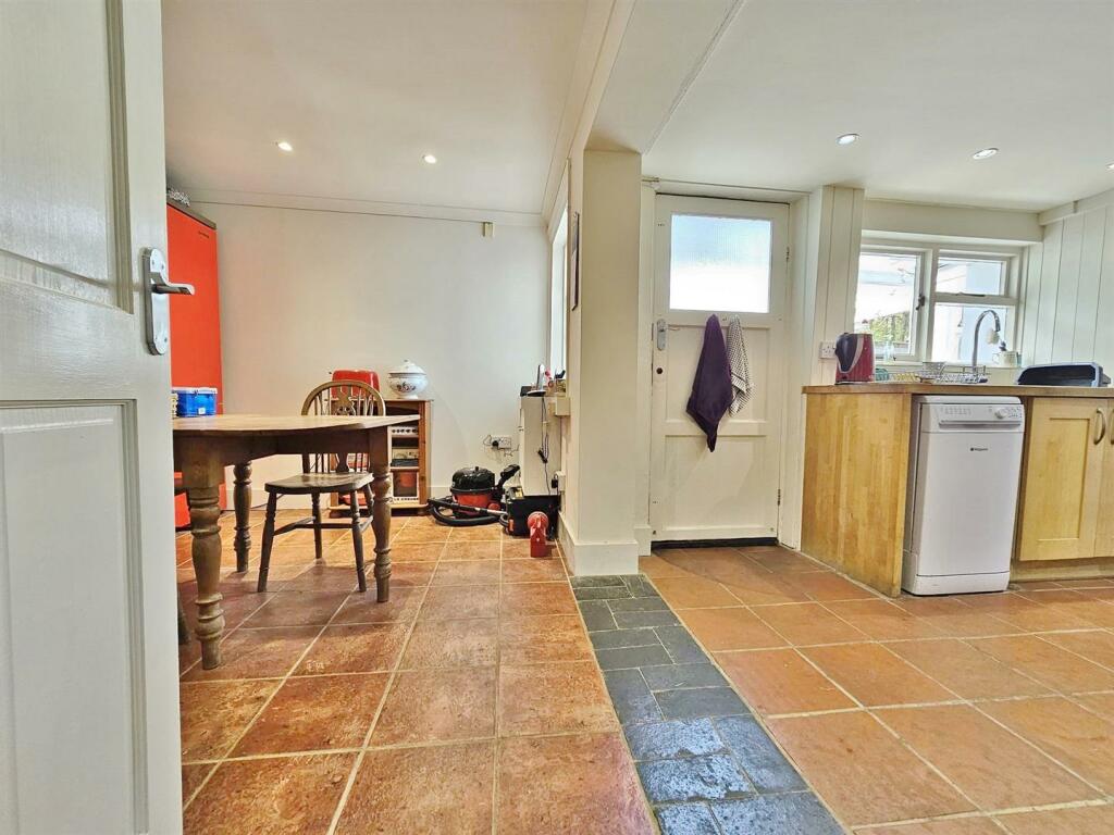 Additional image 9 of High Street, Thorpe-Le-Soken