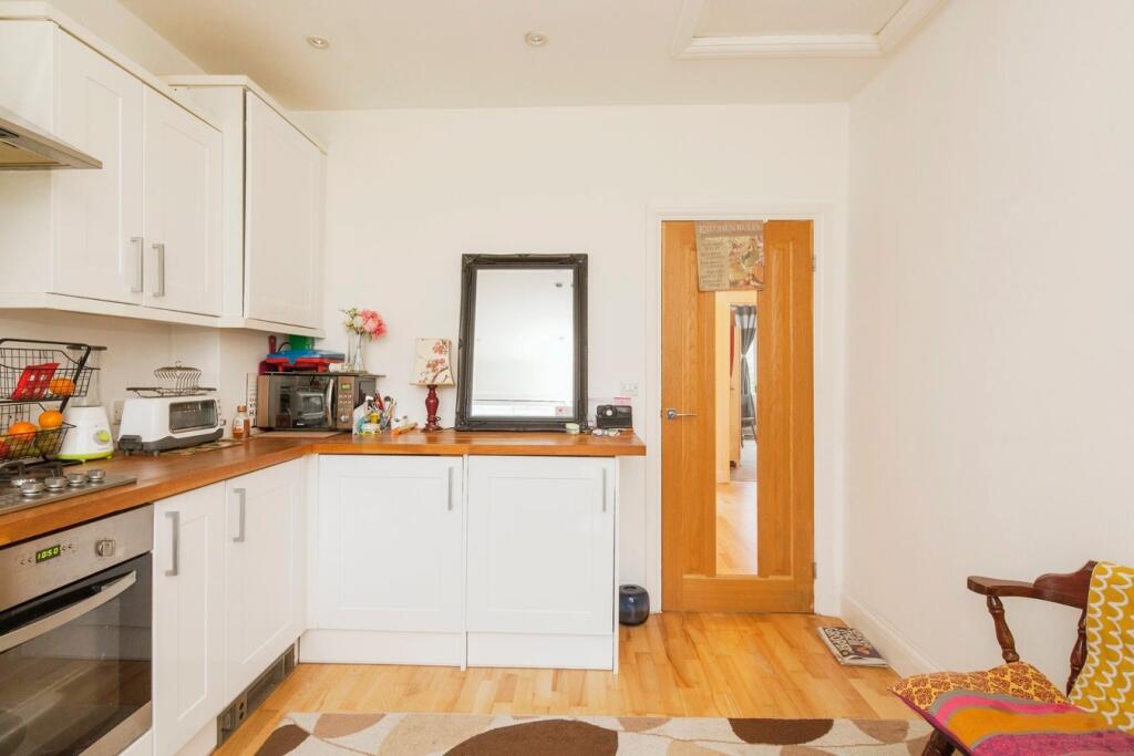 Additional image 7 of Woodmere Close, Croydon, CR0