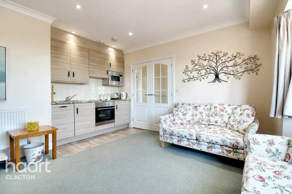 Additional image 26 of Marine Parade East, Clacton-On-Sea