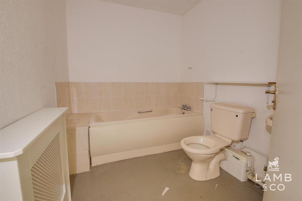 Additional image 23 of Cliff Parade, Walton On The Naze