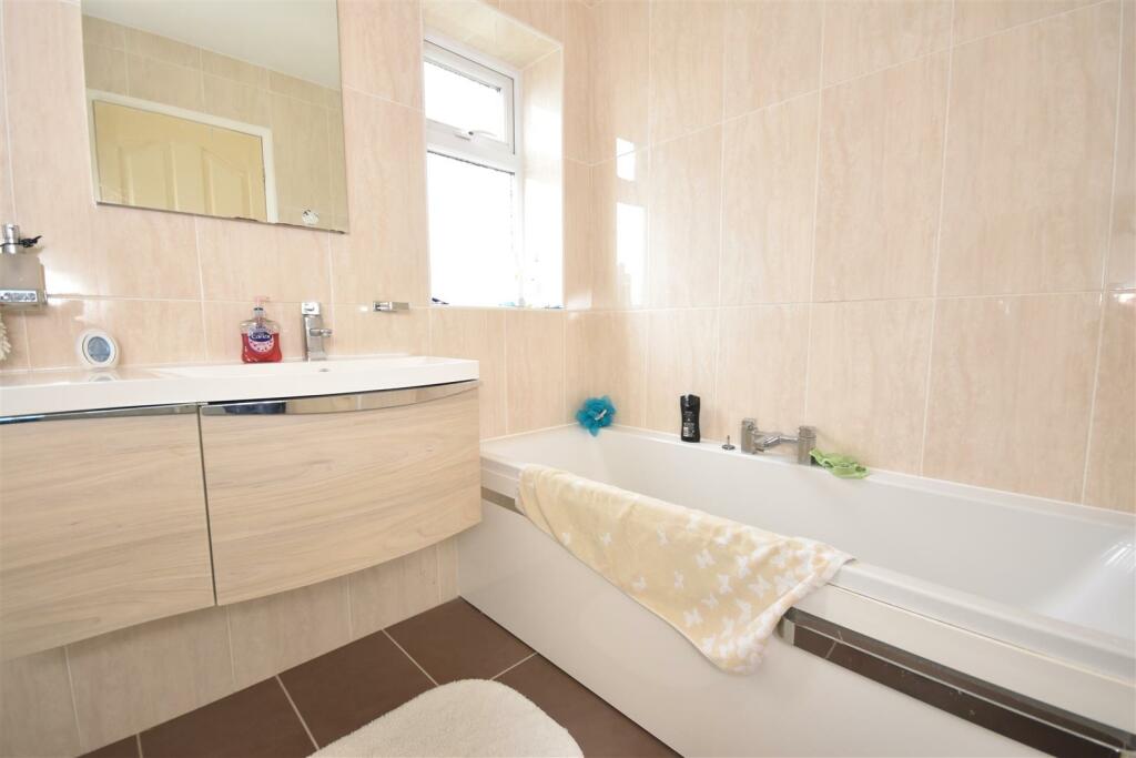 Additional image 13 of Meadow Lane, Willaston, Neston