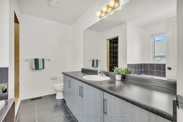 Additional image 33 of 84 Lone Rock Circ