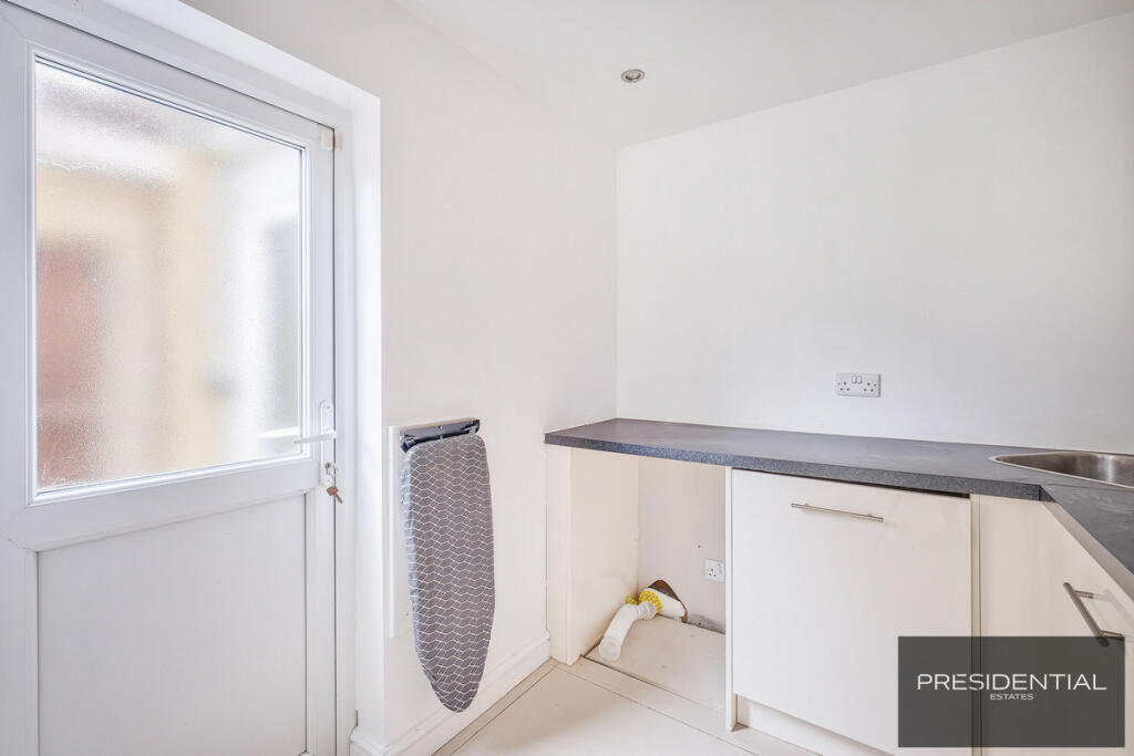 Additional image 15 of Dukes Avenue, Theydon Bois, CM16