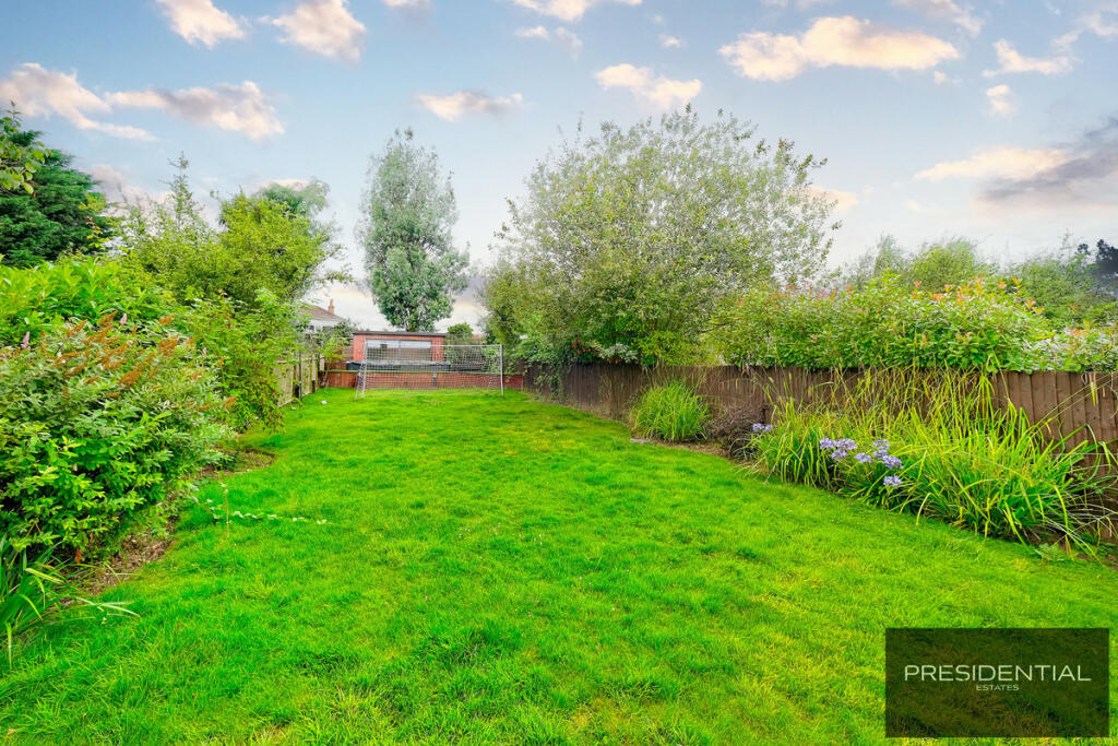 Additional image 34 of Dukes Avenue, Theydon Bois, CM16