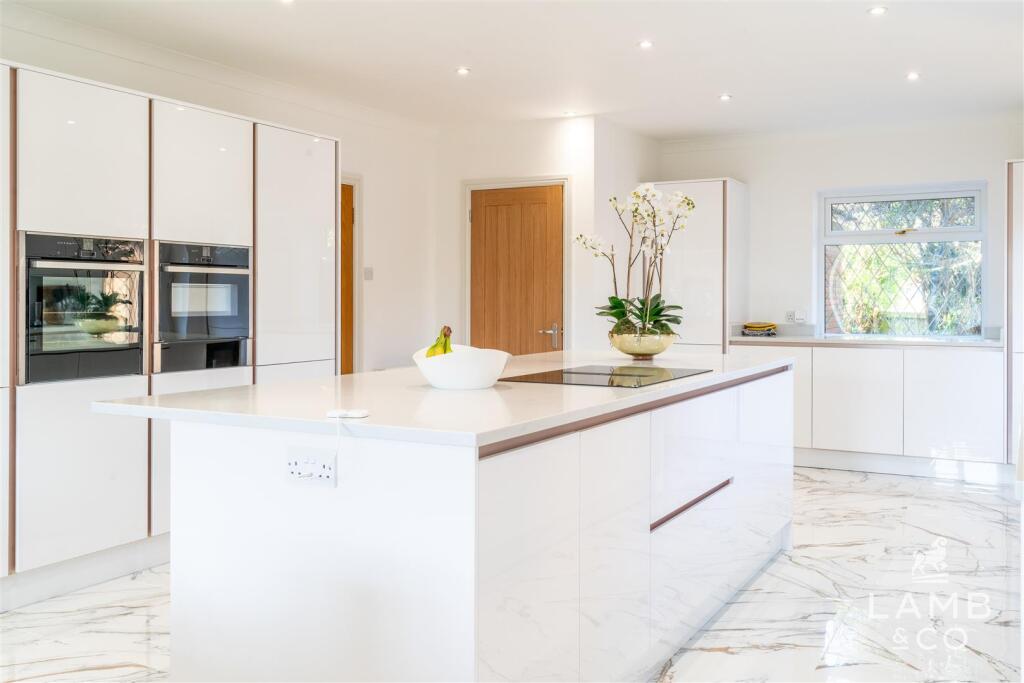 Additional image 14 of Seafront Position, Walton On The Naze