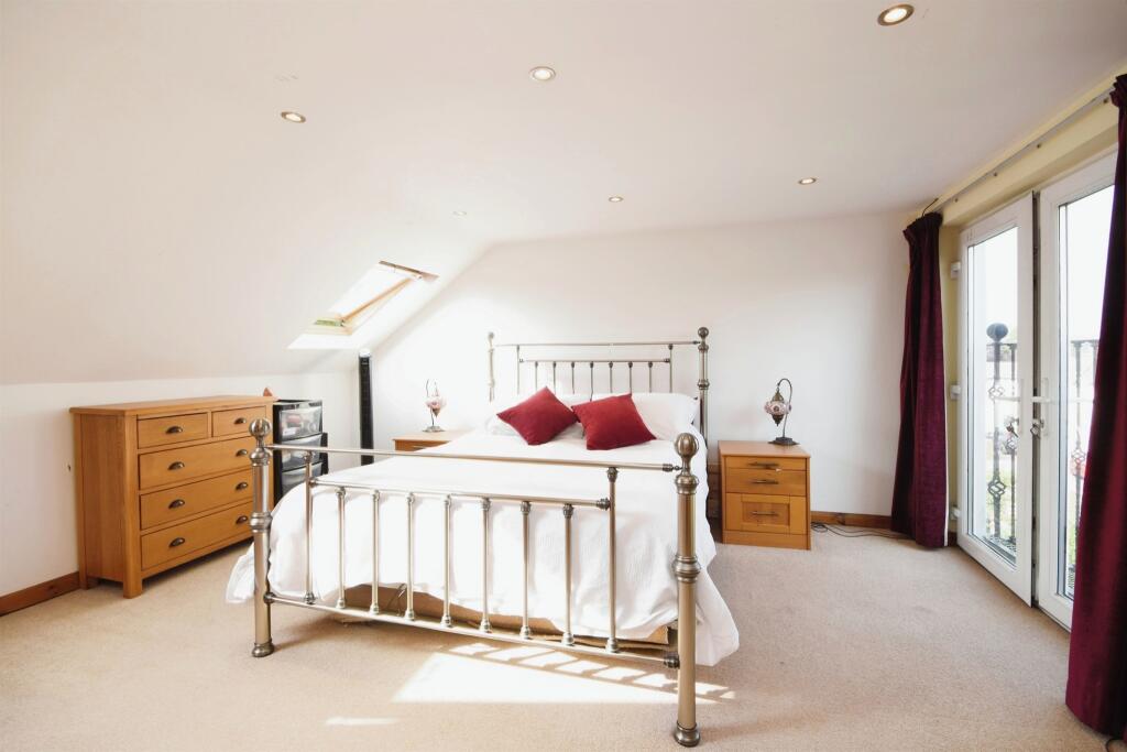 Additional image 2 of Meadgate Avenue, Great Baddow, Chelmsford