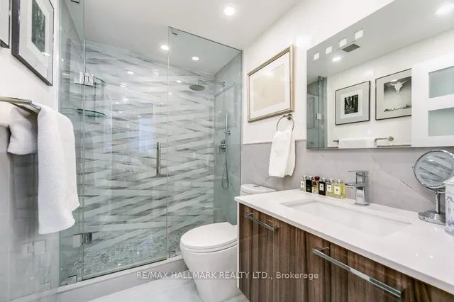 Additional image 16 of 500 Avenue Rd Unit 906