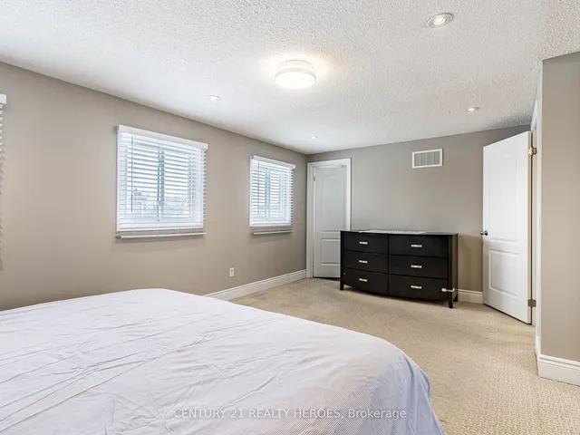 Additional image 21 of 34 Niagara Pl