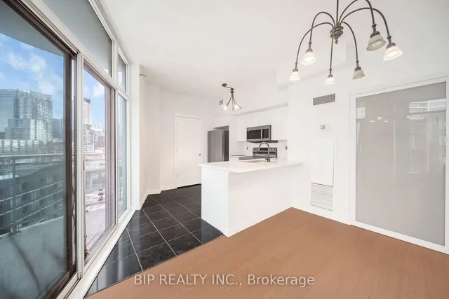 Additional image 19 of 600 Queens Quay Unit SPH16